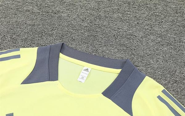 24/25 Juventus Yellow Short Sleeve Jersey+Shorts - Image 11