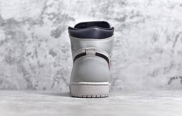 Air Jordan 1 x Nike SB High OG Light Bone - Image 3