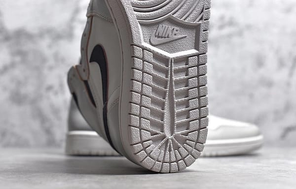 Air Jordan 1 x Nike SB High OG Light Bone - Image 4