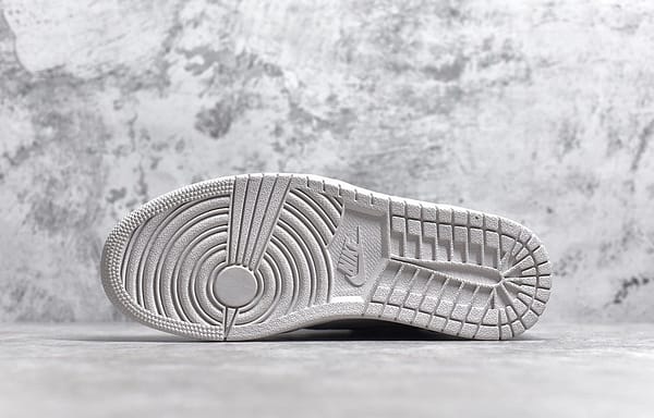 Air Jordan 1 x Nike SB High OG Light Bone - Image 7