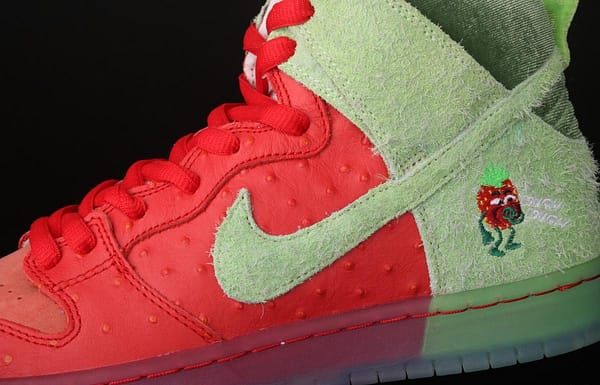 NIKE SB DUNK High Strawberry Cough strawberry green casual skateboard shoes CW7093-600 - Image 8