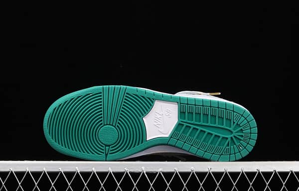 NIKE DUNK SB Low x EJDER Paris Fashion week catwalk model DC9936-100 - Image 16