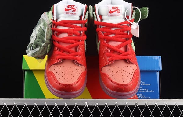 NIKE SB DUNK High Strawberry Cough strawberry green casual skateboard shoes CW7093-600 - Image 12