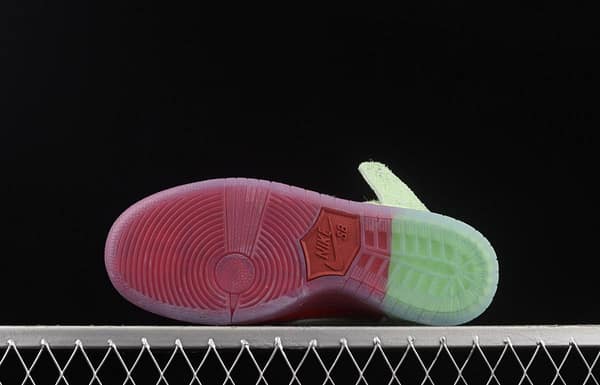 NIKE SB DUNK High Strawberry Cough strawberry green casual skateboard shoes CW7093-600 - Image 14