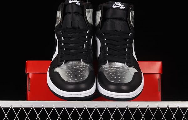 Air Jordan 1 High OG Wmns Silver Toe metal black silver silver toe CD0461-001 - Image 12