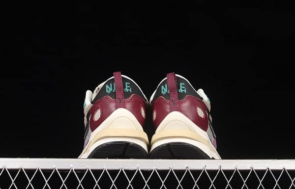 Sacai x NIKE VaporWaffle 3.0 casual shoes DD3035-200 - Image 13