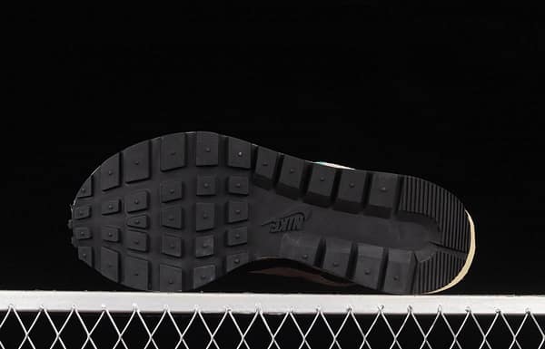 Sacai x NIKE VaporWaffle 3.0 casual shoes DD3035-200 - Image 14
