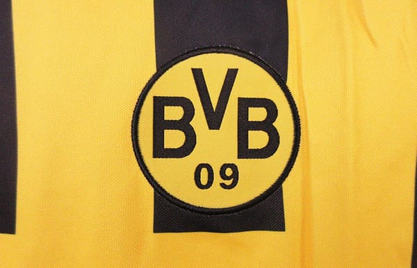 Retro 00/01 Borussia Dortmund Home Jersey - Image 4