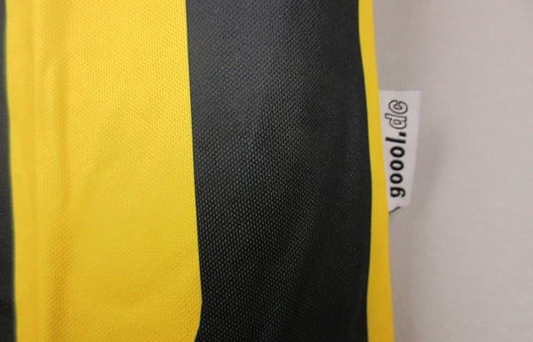 Retro 00/01 Borussia Dortmund Home Jersey - Image 5