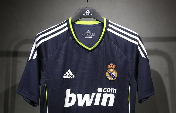 Player Version Retro 09/10 Real Madrid Away Jersey - Image 5