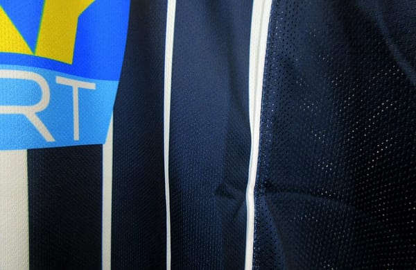Retro 04/05 Juventus Third Blue/White Jersey - Image 4