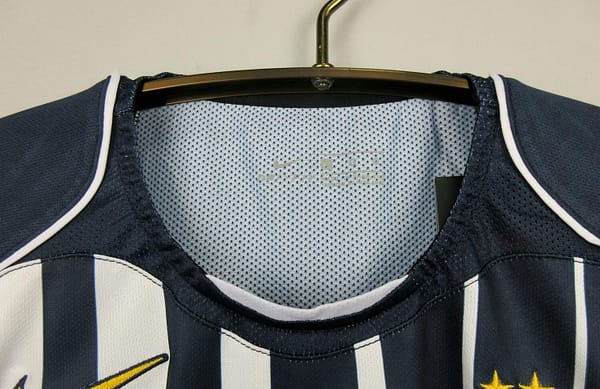 Retro 04/05 Juventus Third Blue/White Jersey - Image 5