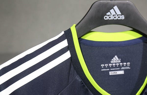 Player Version Retro 09/10 Real Madrid Away Jersey - Image 4