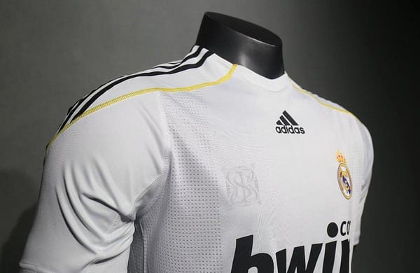Player Version Retro 09/10 Real Madrid Home Jersey - Image 8