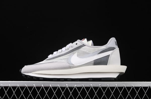 Sacai x NIKE LVD Waffle Daybreak co-signed catwalk style net gauze leather splicing double hook Swoosh running shoes BV0073-100