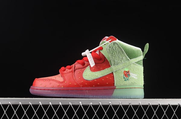 NIKE SB DUNK High Strawberry Cough strawberry green casual skateboard shoes CW7093-600
