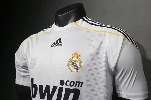 Player Version Retro 09/10 Real Madrid Home Jersey - Image 5