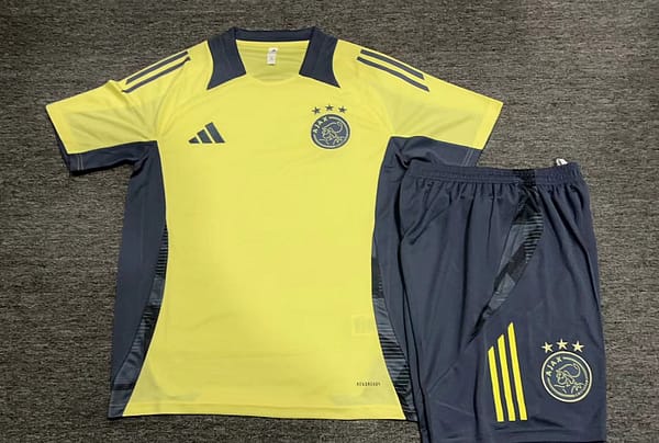 24/25 Kids Juventus Yellow Short Sleeve Jersey+Shorts - Image 2