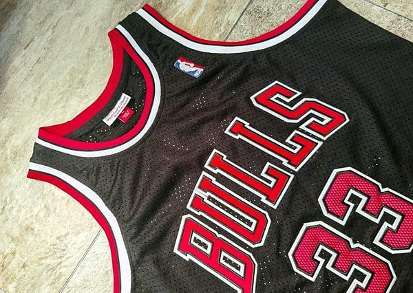 Men's Scottie Pippen Black Retro Classic Team Jersey - Image 4