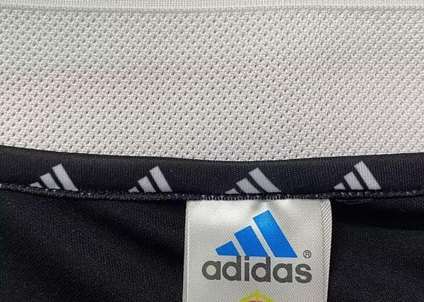 Retro 01/02 Real Madrid Away Black Jersey - Image 2