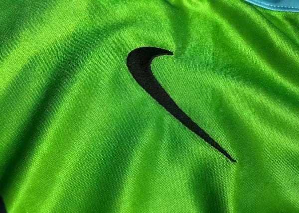 Retro 95/96 Tampa Bay Buccaneers Green Jersey - Image 2