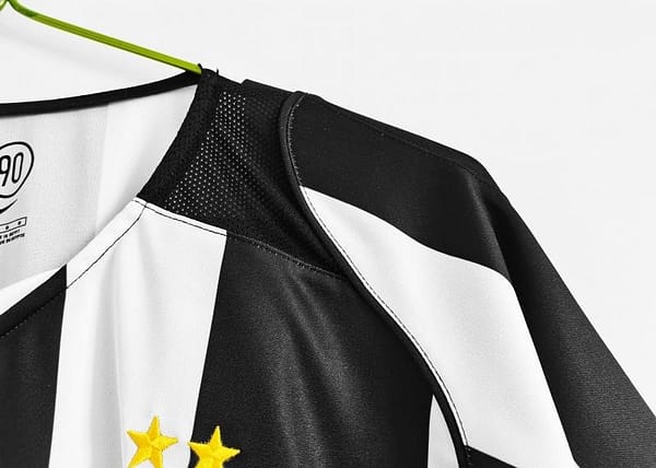 Retro 2004/05 Juventus Home Soccer Jersey - Image 5