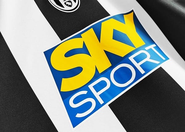 Retro 2004/05 Juventus Home Soccer Jersey - Image 6