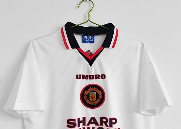Retro 1996/97 Manchester United Away Soccer Jersey - Image 3