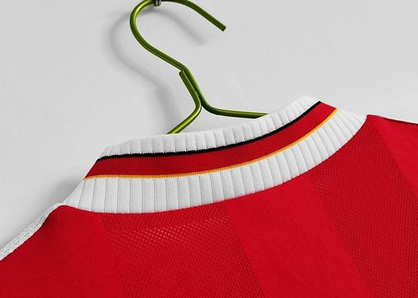 Retro 1995/96 Liverpool Home Soccer Jersey - Image 2
