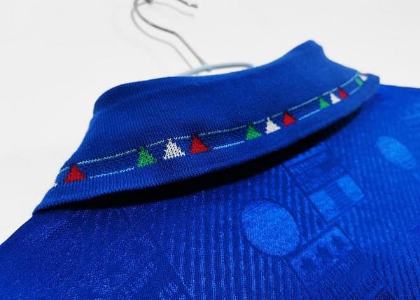Retro 1994 Italy Home Soccer Jersey - Image 2