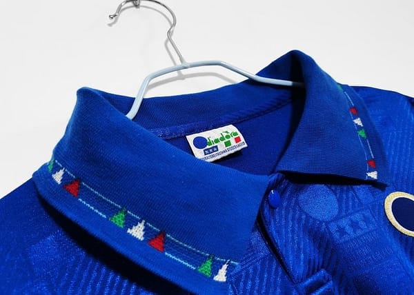 Retro 1994 Italy Home Soccer Jersey - Image 7