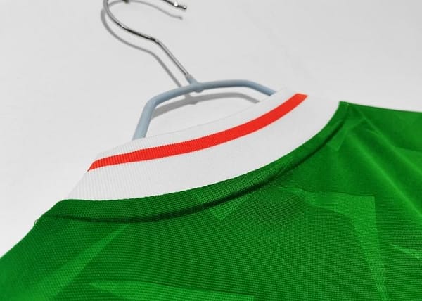Retro 1990/92 Ireland Home Soccer Jersey - Image 2