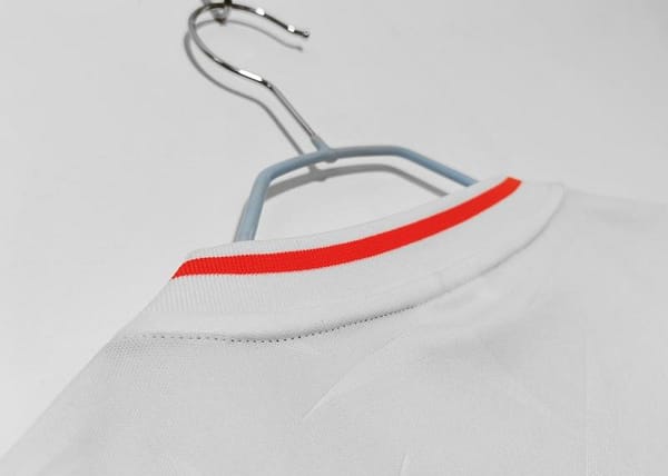 Retro 1990/92 Ireland Away Soccer Jersey - Image 2