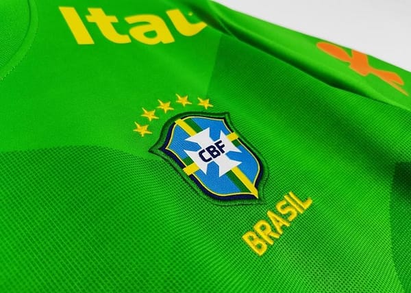 Retro 2020 Brazil Green Training Jersey - Image 9