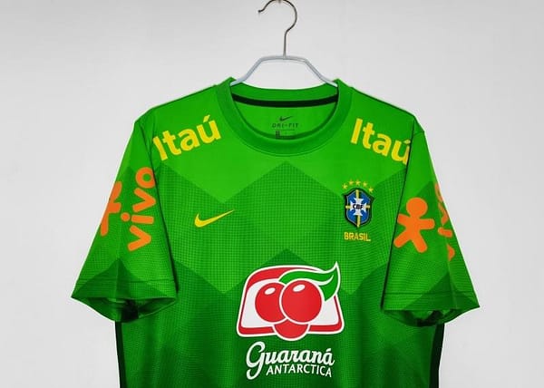 Retro 2020 Brazil Green Training Jersey - Image 11
