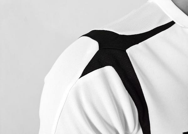Retro 2006 COLO COLO Home Soccer Jersey - Image 8
