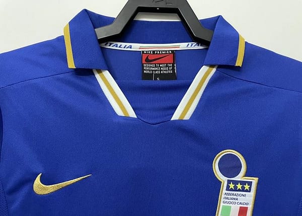 Retro 1996 Italy Home With 96 EURO Patch Soccer Jersey - Image 4
