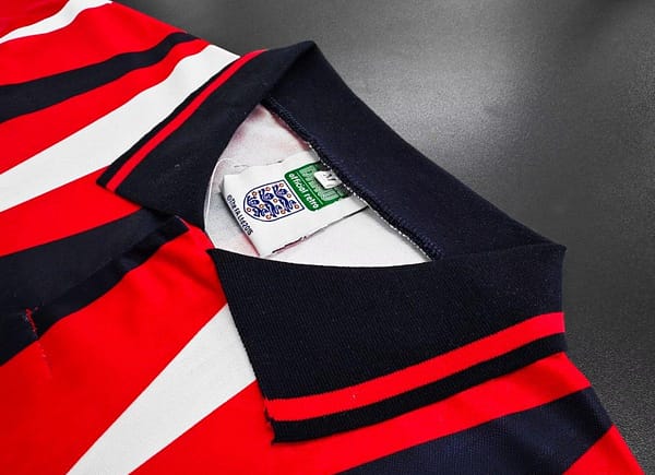 Retro 1992 England Away Red Jersey - Image 4