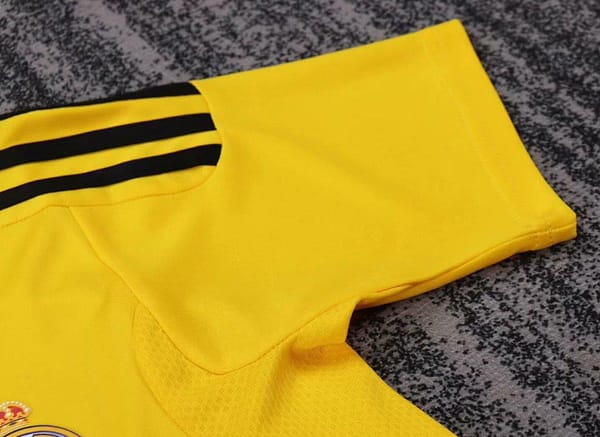 Retro Kids 11/12 Real Madrid Yellow Goalkeeper Jersey - Image 6