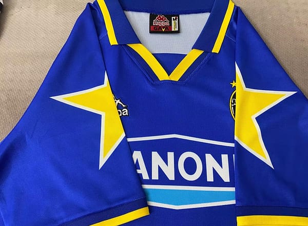 Retro 94/95 Juventus Away Blue Jersey - Image 4