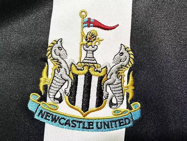 Retro 93/95 Newcastle United Home Jersey - Image 6