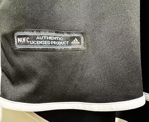 Retro 00/01 Newcastle United Away Jersey - Image 9