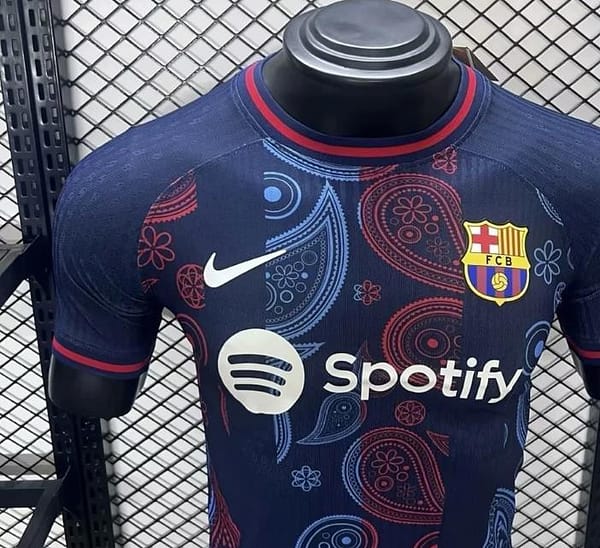 Player Version 24/25 Barcelona Special Pattern Jersey - Image 3