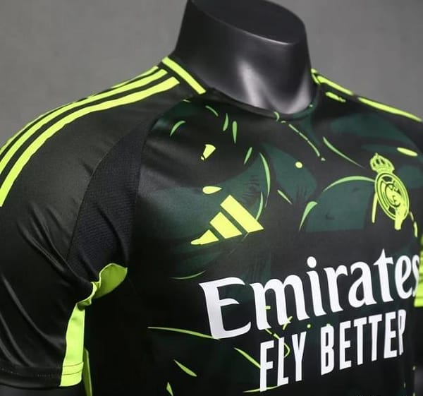 Player Version 24/25 Real Madrid Black/Green Special Pattern Pre-Match Jersey - Image 3