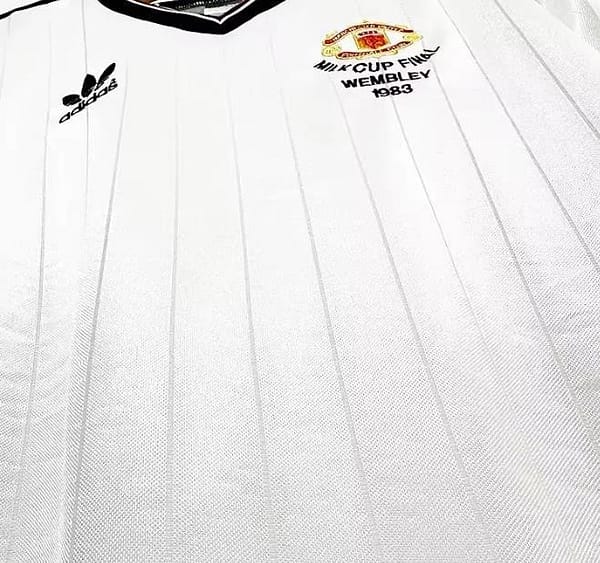 Retro 1983/84 Manchester United Away Long Sleeve Jersey - Image 3