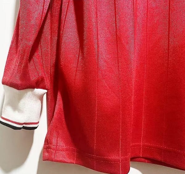 Retro 82/83 Manchester United Home Long Sleeve Jersey - Image 3
