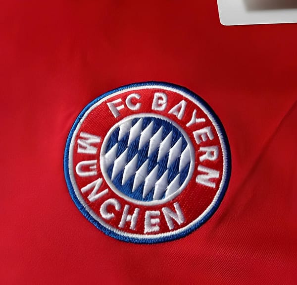 Retro 00/01 Bayern Munich Home Jersey - Image 5