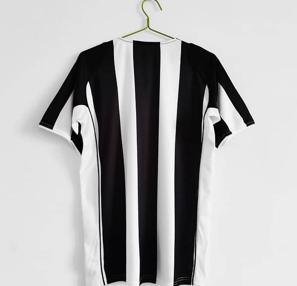 Retro 2004/05 Juventus Home Soccer Jersey - Image 10