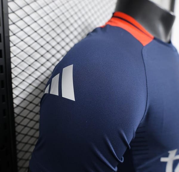 Player Version 24/25 Manchester United Navy Pre-Match Jersey - Image 6