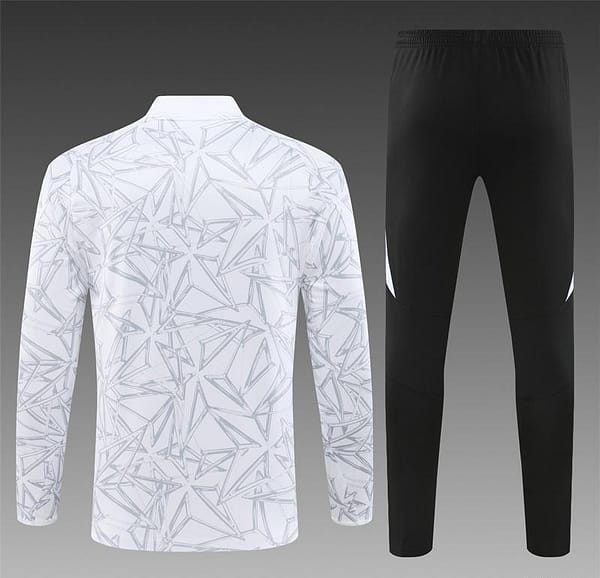 24/25 Real Madrid White Special Half Zipper Jacket+Long Pants - Image 15